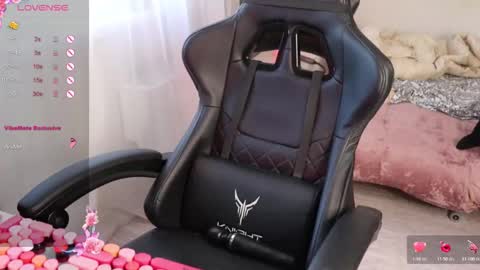 Snapshot of _viv1an_ chatting on October 2025 04:43:02 AM Alis online show from October 2025 04:43:02 AM