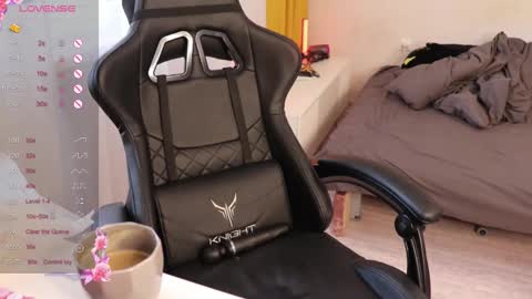 Snapshot of _viv1an_ chatting on October 2025 07:39:01 AM Alis online show from October 2025 07:39:01 AM