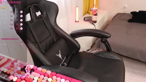 Snapshot of _viv1an_ chatting on October 2025 06:00:01 AM Alis online show from October 2025 06:00:01 AM