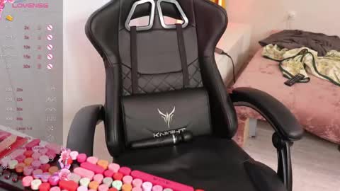 Snapshot of _viv1an_ chatting on October 2025 12:26:02 PM Alis online show from October 2025 12:26:02 PM