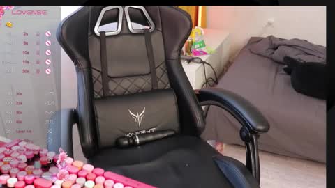 Snapshot of _viv1an_ chatting on October 2025 06:12:01 AM Alis online show from October 2025 06:12:01 AM