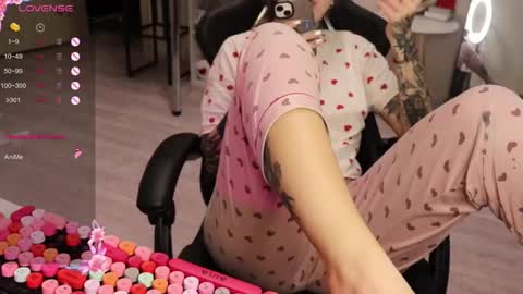 Snapshot of _viv1an_ chatting on October 2025 07:01:01 AM Alis online show from October 2025 07:01:01 AM