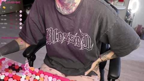 Snapshot of _viv1an_ chatting on November 2025 07:44:02 AM Alis online show from November 2025 07:44:02 AM