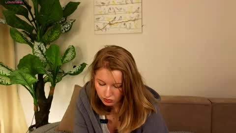 _watchmesmile_ online show from April 2026 06:06:01 AM