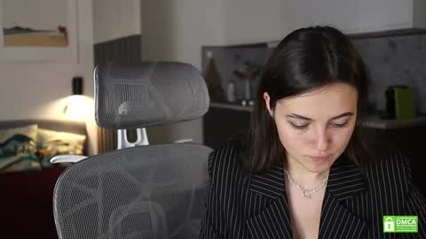 Kristina online show from September 2025 01:15:01 PM