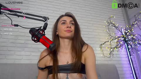 Lily online show from February 2025 10:21:01 PM