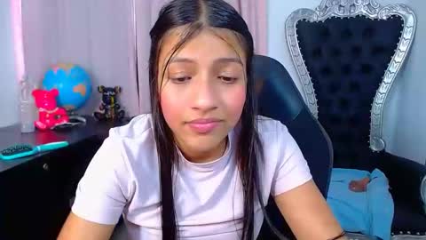 Snapshot of _xxxlittlegirl chatting on January 2025 07:32:01 PM ZARA online show from January 2025 07:32:01 PM