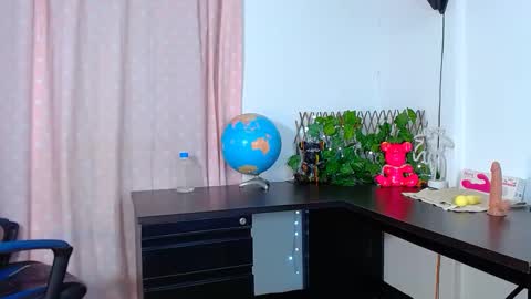 Snapshot of _xxxlittlegirl chatting on January 2025 03:51:01 PM ZARA online show from January 2025 03:51:01 PM