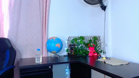 Snapshot of _xxxlittlegirl chatting on January 2025 06:25:01 PM ZARA online show from January 2025 06:25:01 PM