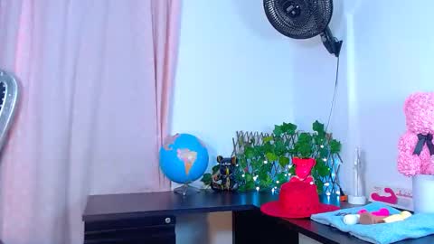 Snapshot of _xxxlittlegirl chatting on February 2025 12:17:02 PM ZARA online show from February 2025 12:17:02 PM