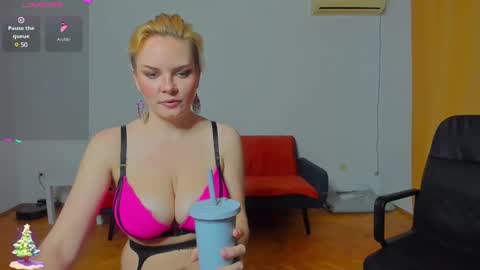 Snapshot of _yourpleasure_ chatting on December 2024 04:59:02 PM Candice and Mark online show from December 2024 04:59:02 PM