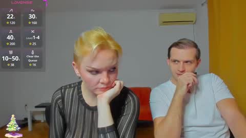 Snapshot of _yourpleasure_ chatting on December 2024 04:50:01 PM Candice and Mark online show from December 2024 04:50:01 PM