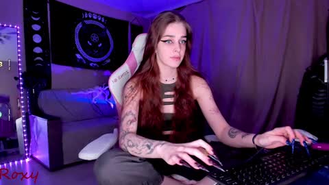 Snapshot of _yourwetdreams_ chatting on December 2024 06:40:01 PM Roxy online show from December 2024 06:40:01 PM