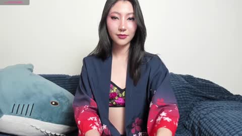 Mia online show from December 2024 03:17:01 PM