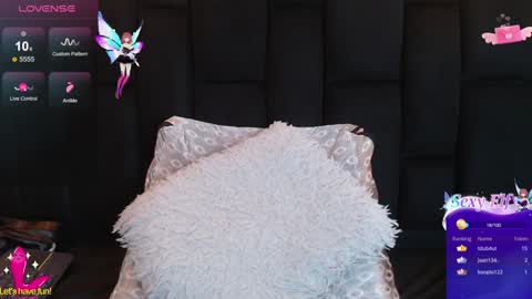 Yuyi online show from January 2025 05:22:02 PM