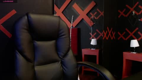 Yuyi online show from February 2025 11:12:02 AM