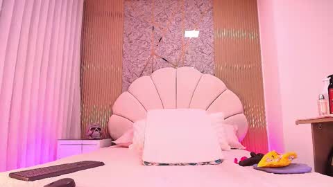 Snapshot of a_aisha chatting on October 2025 12:06:01 PM Aisha online show from October 2025 12:06:01 PM