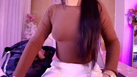 Aisha online show from November 2025 12:04:02 PM