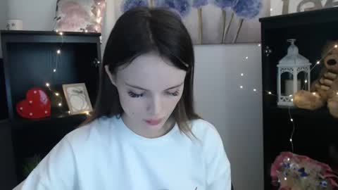 a_ariella_ online show from September 2025 12:30:01 PM