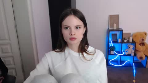 a_ariella_ online show from November 2025 01:33:02 PM