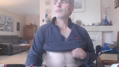 Snapshot of aalex1717 chatting on November 2025 08:26:02 AM Aalex1717 online show from November 2025 08:26:02 AM