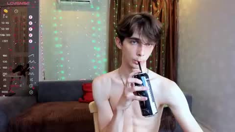 Snapshot of aaron_bang chatting on June 2026 06:12:01 PM Aaron Bang online show from June 2026 06:12:01 PM