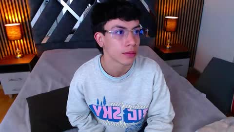 Snapshot of aaron_blink1 chatting on October 2025 12:57:02 PM Aaron online show from October 2025 12:57:02 PM