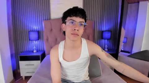 Snapshot of aaron_blink1 chatting on October 2025 02:06:02 PM Aaron online show from October 2025 02:06:02 PM