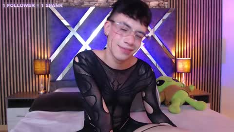 Snapshot of aaron_blink1 chatting on October 2025 04:55:01 PM Aaron online show from October 2025 04:55:01 PM