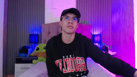 Snapshot of aaron_blink1 chatting on November 2025 02:07:02 PM Aaron online show from November 2025 02:07:02 PM