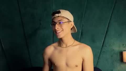 Aaron Ezequiel online show from October 2025 09:24:01 PM