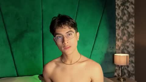 Aaron Ezequiel online show from October 2025 09:59:01 PM