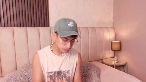 Aaron Ezequiel online show from January 2026 08:44:01 PM