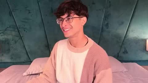 Aaron Ezequiel online show from April 2026 12:33:01 PM