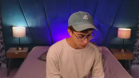 Aaron Ezequiel online show from July 2026 12:09:02 PM