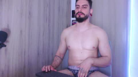 Snapshot of aaron_kwok28 chatting on October 2025 02:01:02 AM Aaron kwok online show from October 2025 02:01:02 AM