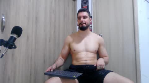 Snapshot of aaron_kwok28 chatting on November 2025 01:38:01 AM Aaron kwok online show from November 2025 01:38:01 AM