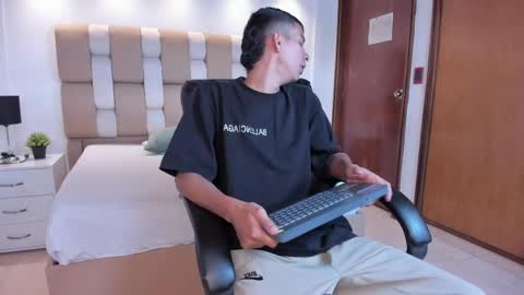 Aaron online show from April 2026 08:02:01 PM