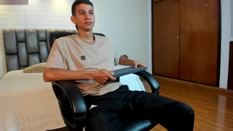 Aaron online show from April 2026 08:37:01 PM