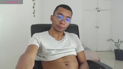 Heyy my name is Aaron online show from January 2025 02:04:01 AM