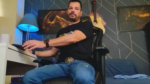 Aaron online show from October 2025 08:04:01 AM