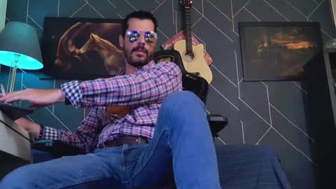 Aaron online show from February 2026 01:43:01 PM