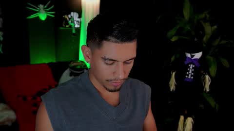 AARON  online show from October 2025 06:21:01 PM