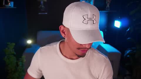 AARON  online show from November 2025 10:54:02 AM