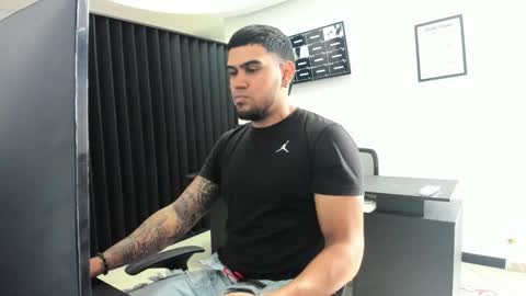 ig aaron hunter123 online show from March 2026 04:57:01 PM