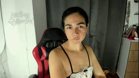 Snapshot of abbi_moon chatting on June 2026 01:37:01 PM Martina online show from June 2026 01:37:01 PM