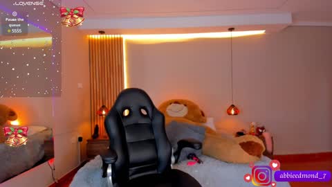 Abbie Edmond  online show from December 2024 04:44:02 AM