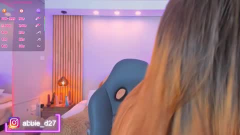 Abbie Edmond  online show from October 2025 04:00:02 AM