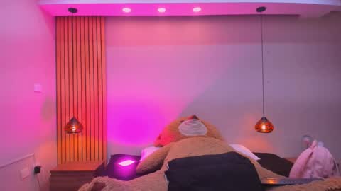 Abbie Edmond  online show from December 2025 03:45:02 AM