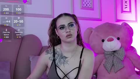 Snapshot of abby__white chatting on September 2025 03:44:01 PM Abby online show from September 2025 03:44:01 PM